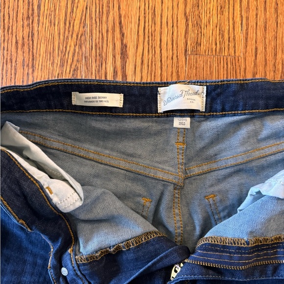 Universal Threads High Rise Skinny Jeans - Picture 6 of 7